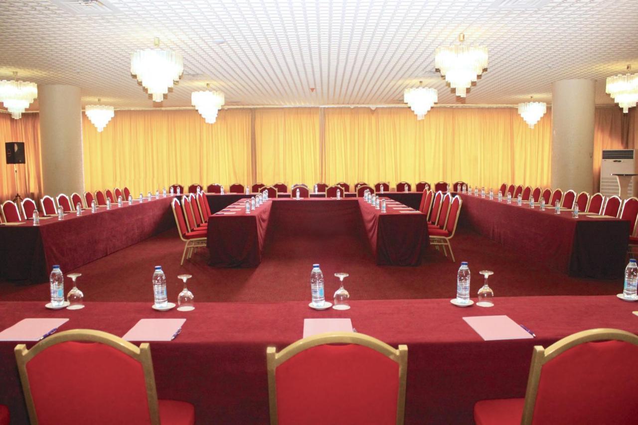 Hotel Mont Febe Yaoundé Esterno foto