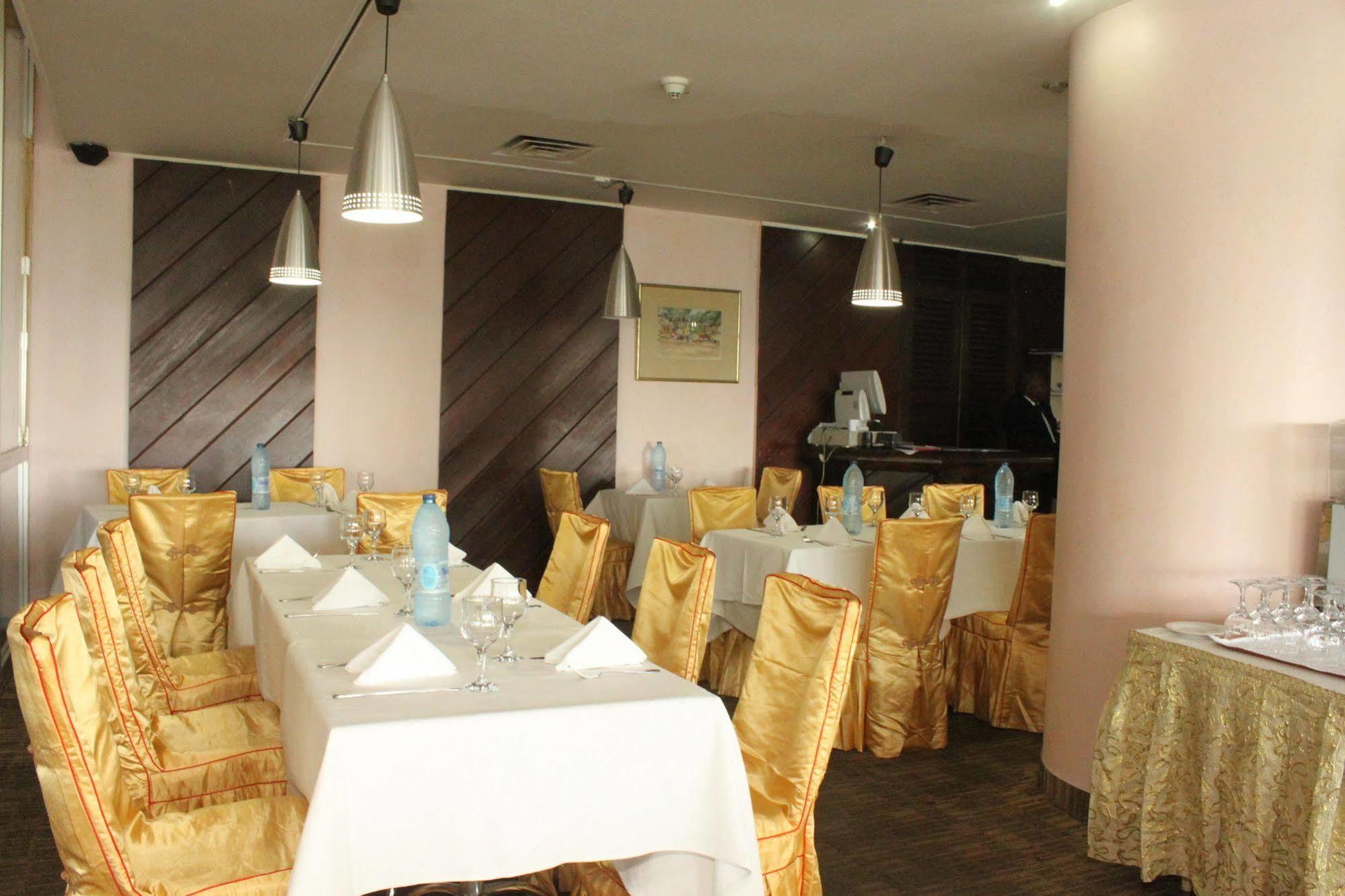 Hotel Mont Febe Yaoundé Esterno foto