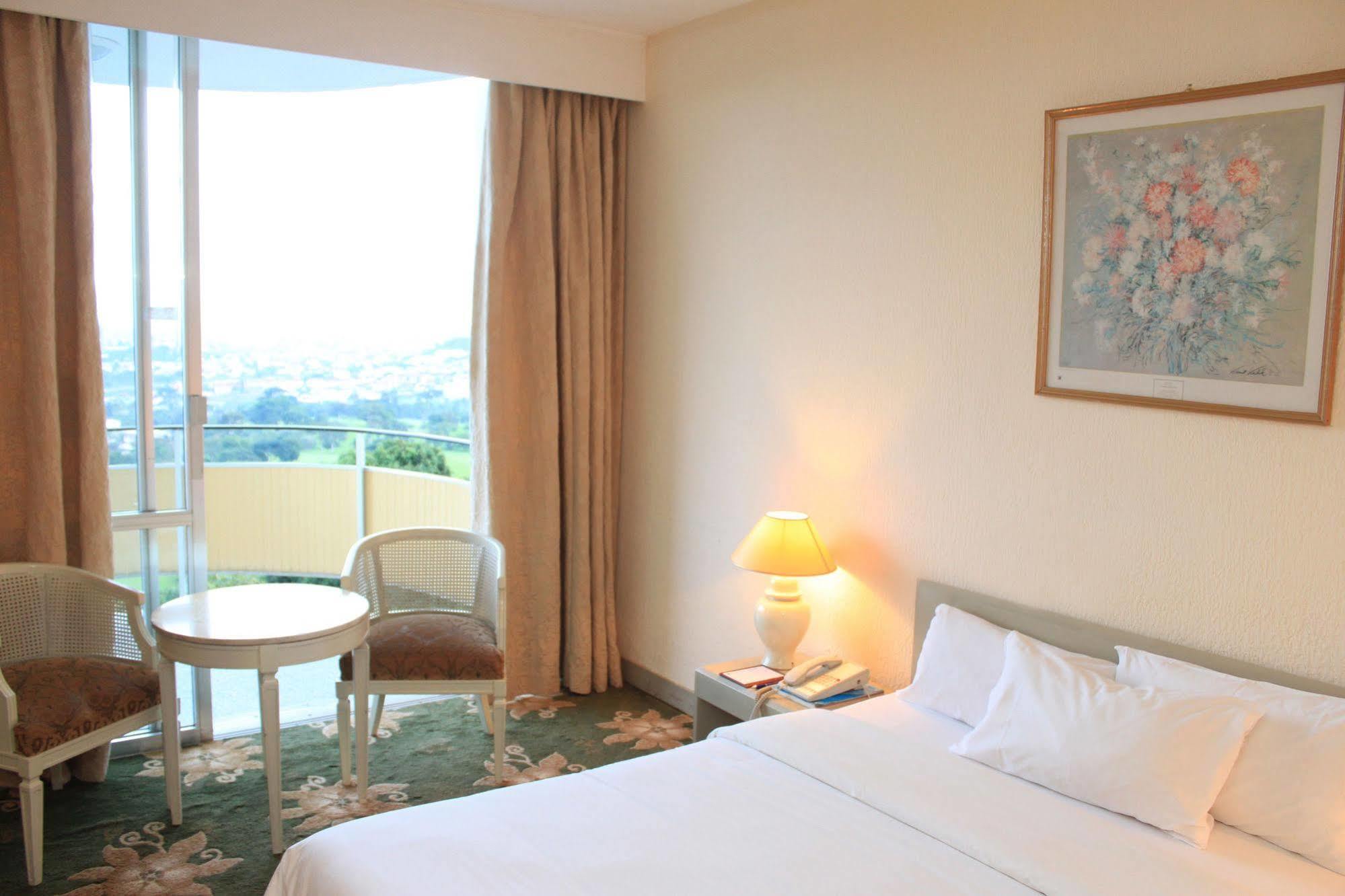 Hotel Mont Febe Yaoundé Esterno foto